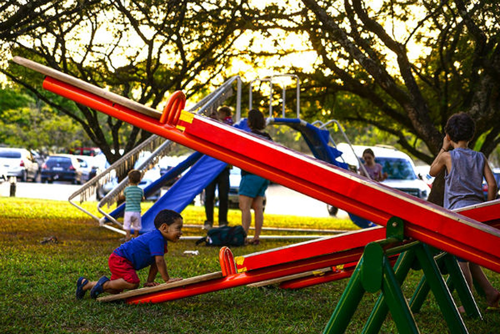 Parque sonoro ‘DiverSom’ estimula crianças com brinquedos musicais, no DF