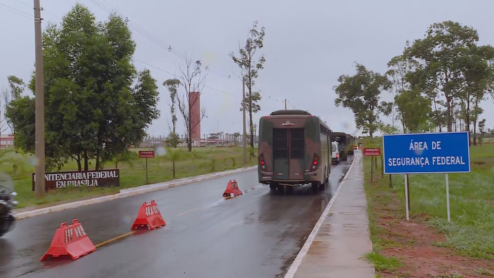 Bolsonaro autoriza Forças Armadas na área externa da Penitenciária Federal de Brasília