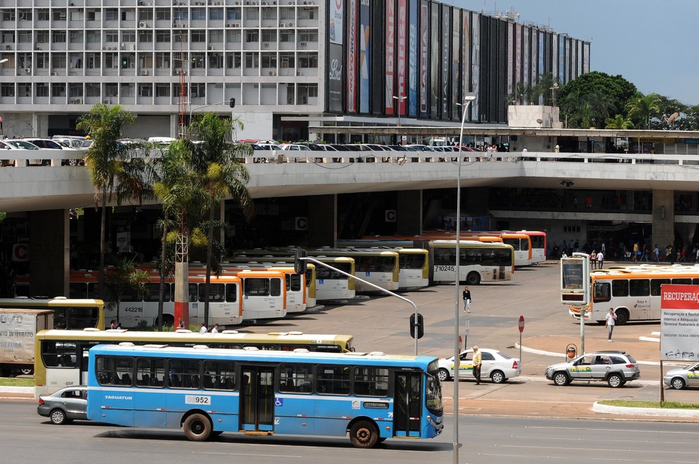 Câmara Legislativa aprova projeto que obriga limpeza reforçada em ônibus