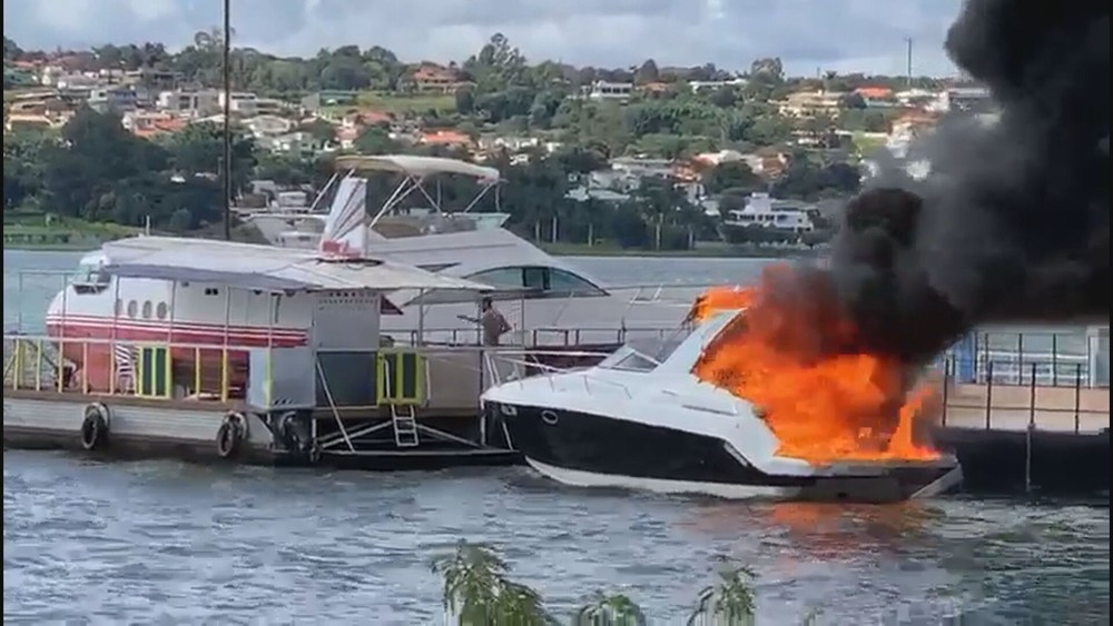 lancha pega fogo no Lago Paranoá, em Brasília, e deixa duas pessoas feridas