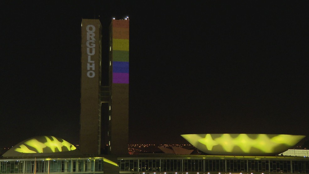 Congresso Nacional ganha cores do arco-íris em homenagem ao Dia do Orgulho LGBTI