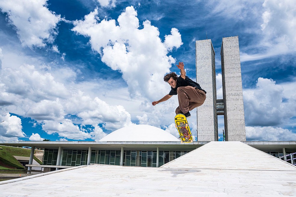 Obras de Oscar Niemeyer viram pista de skate em documentário