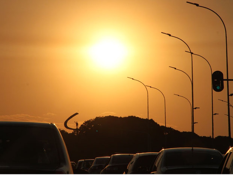 Setembro começa com previsão de calor e picos de baixa umidade no DF