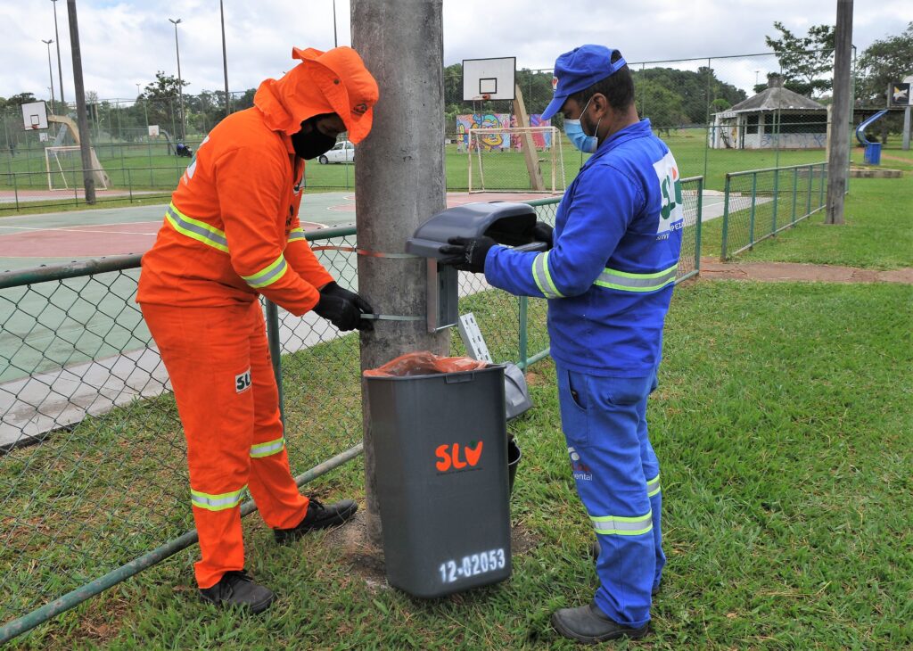 Começa instalação de novas lixeiras no Parque da Cidade