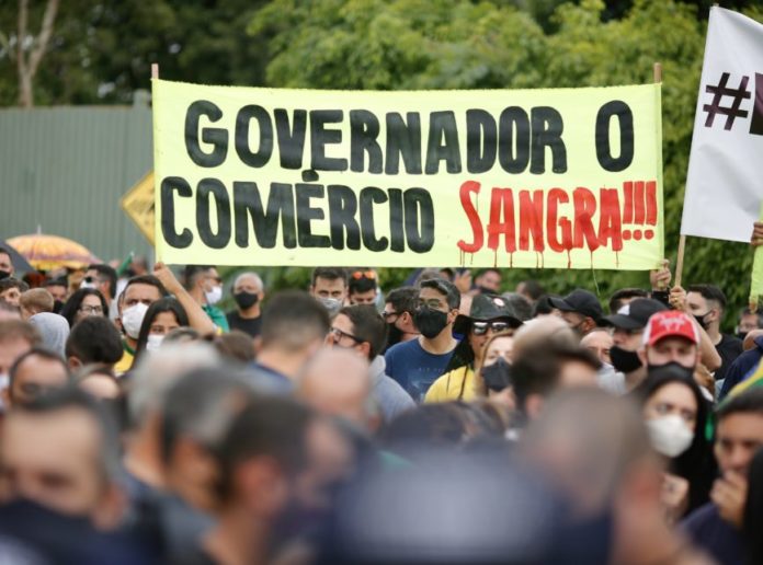 “Queremos trabalhar”, gritam manifestantes e parlamentares de Brasília sem pensar na Covid-19