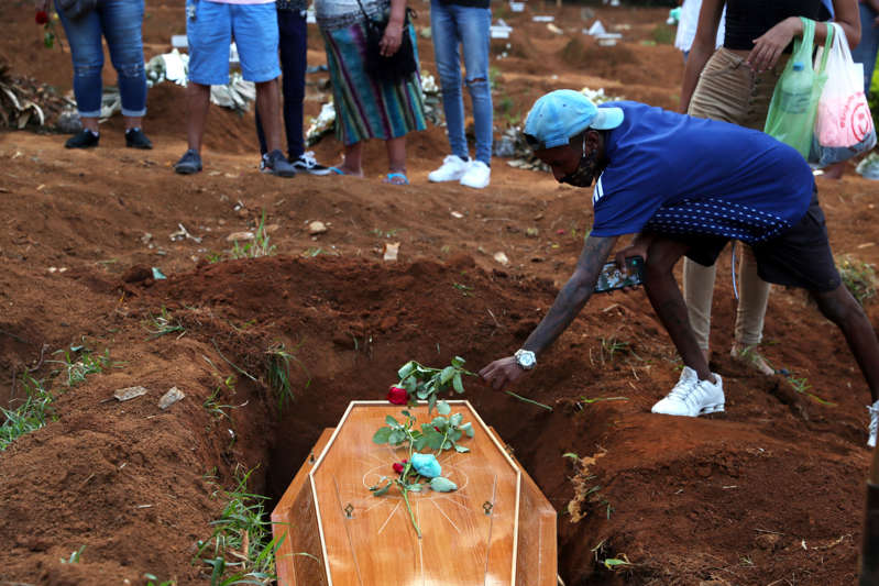 Brasil registra 2.131 novas mortes por Covid-19 e total atinge 504.717