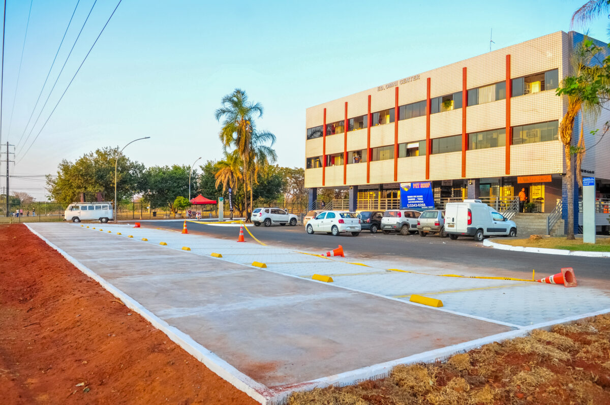 Estacionamentos novos para ajudar ao comércio do Sudoeste