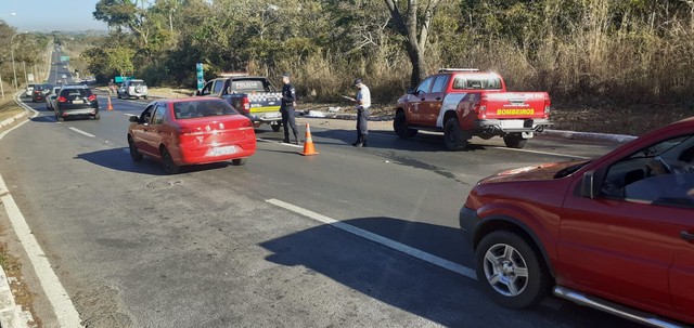 Passageira de moto morre após acidente com carro, no Lago Sul