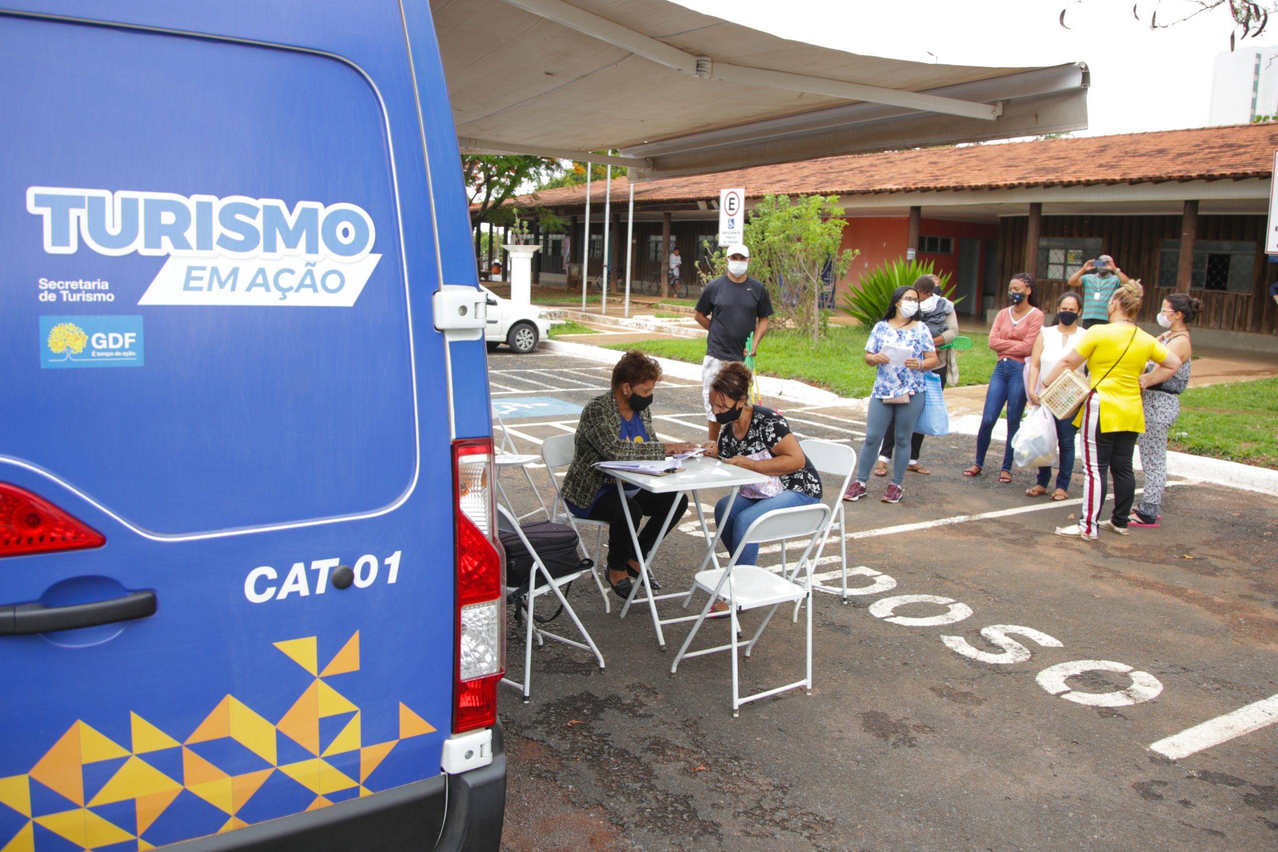 Carteiras do artesão são distribuídas no DF