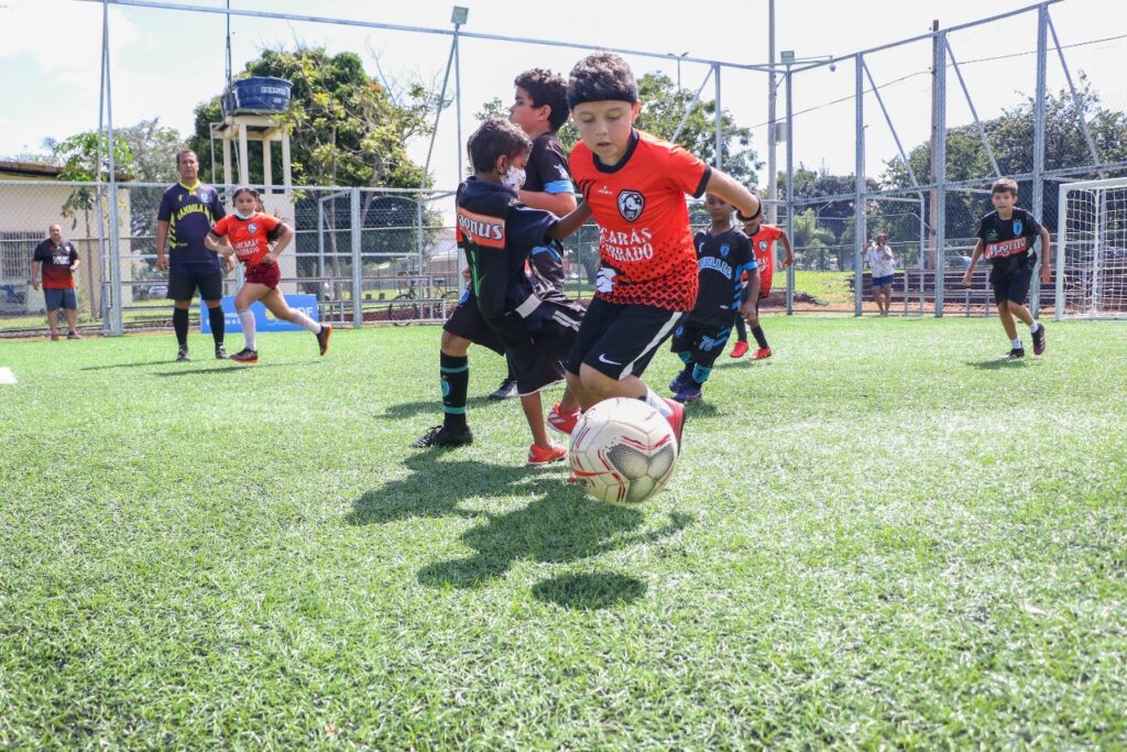 População ganha campo de grama sintética na Quadra 3 do Cruzeiro