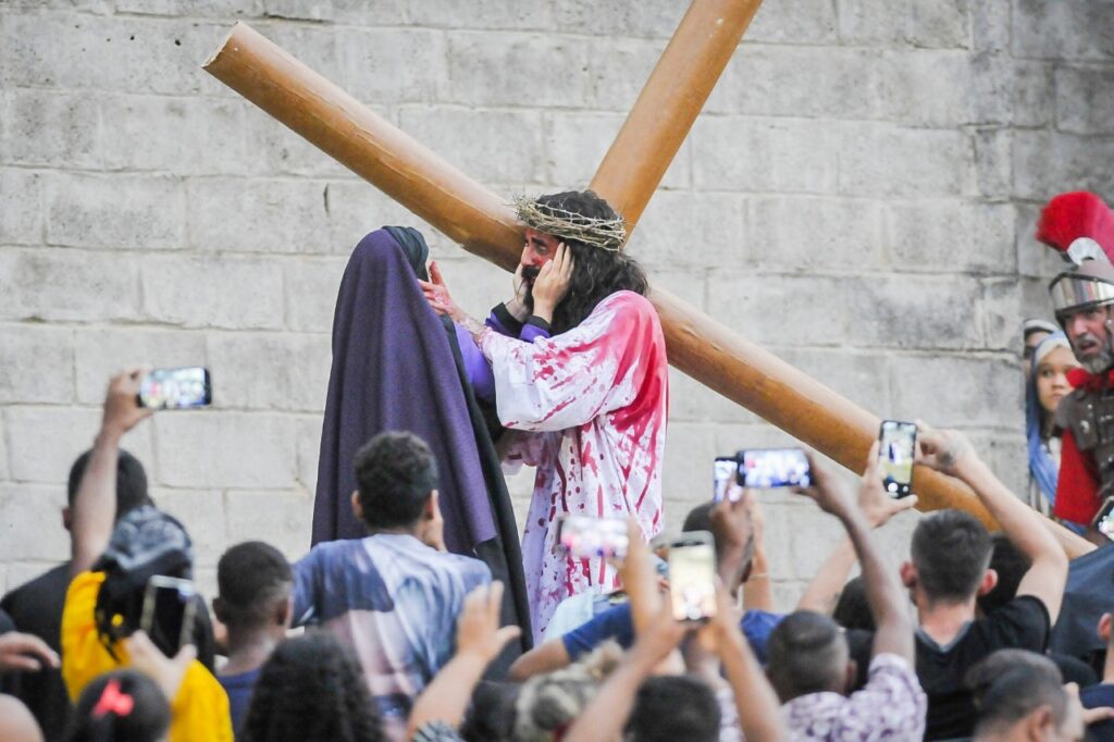 Via Sacra de Planaltina leva 100 mil pessoas ao Morro da Capelinha