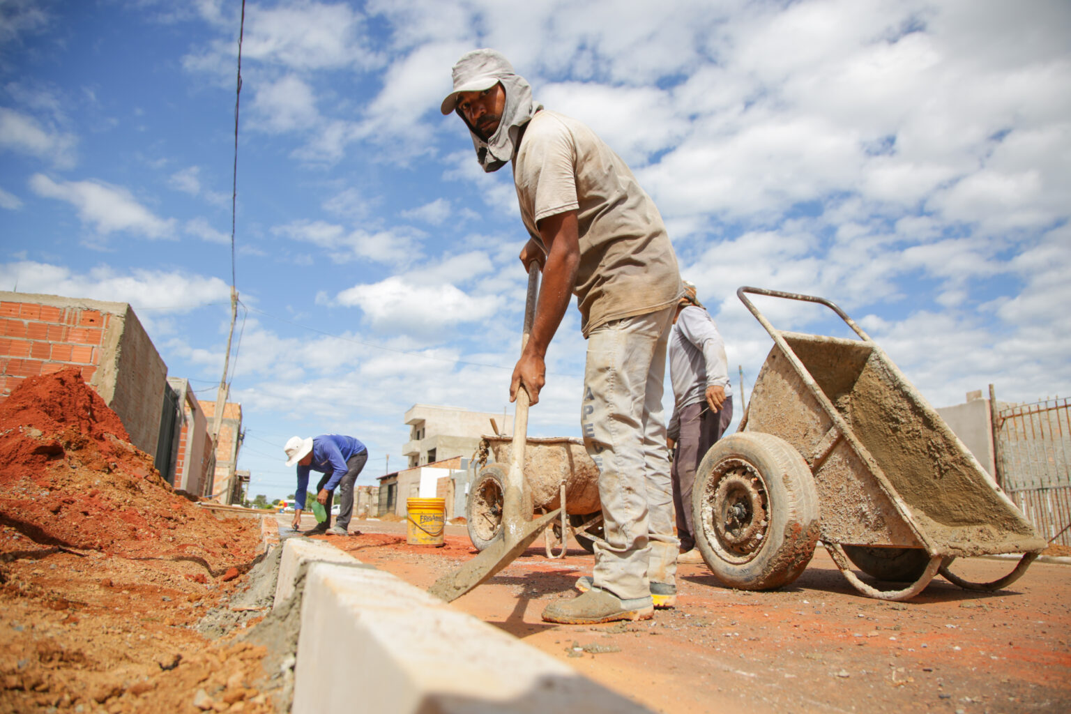 Obras de urbanização avançam em área da Codhab, no Riacho Fundo II