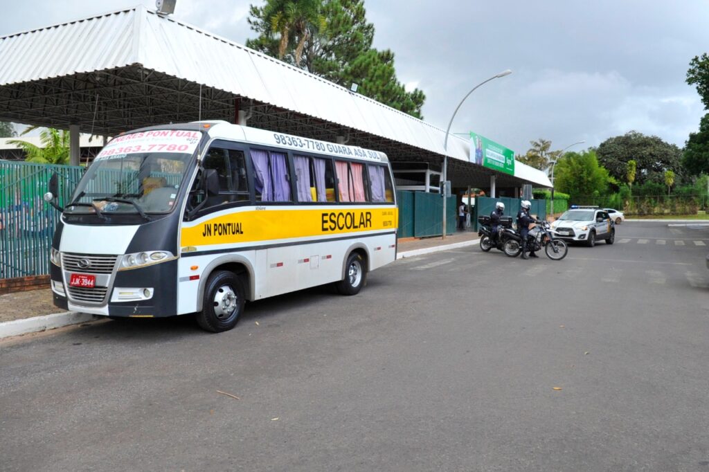 Mais 111 transportadores escolares estão regularizados