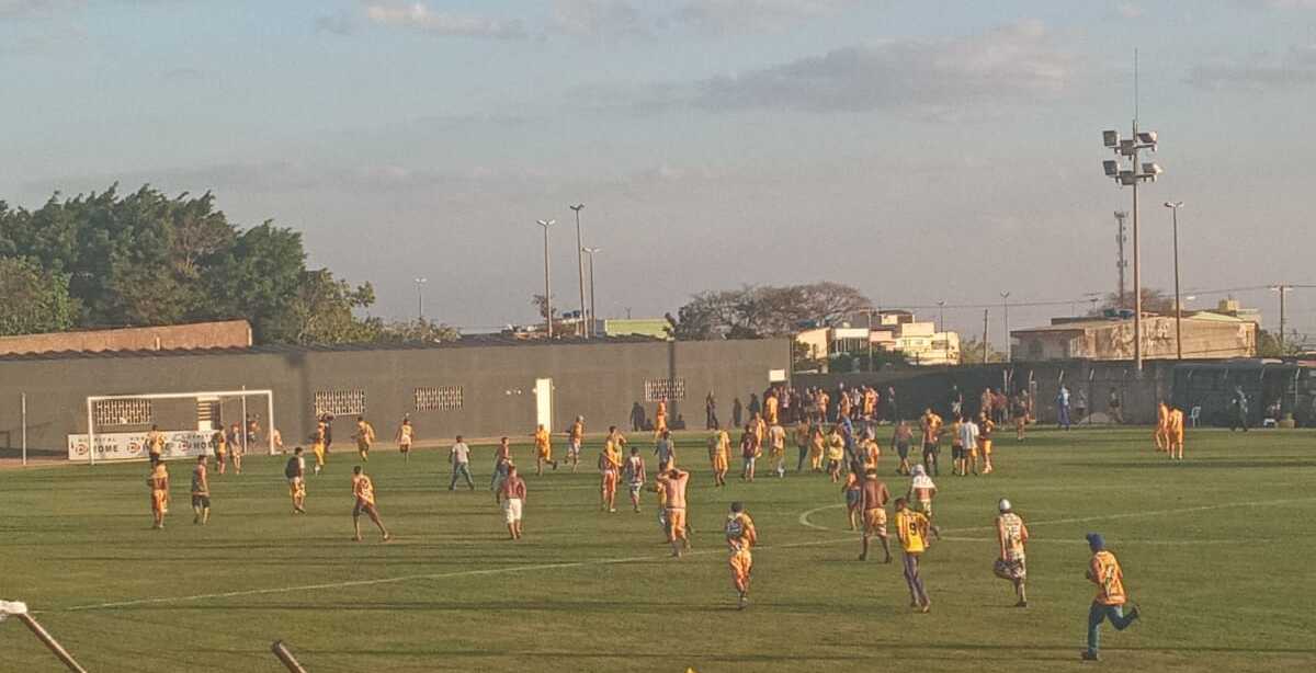 Eliminação do Brasiliense na Série D termina em confusão e invasão da torcida