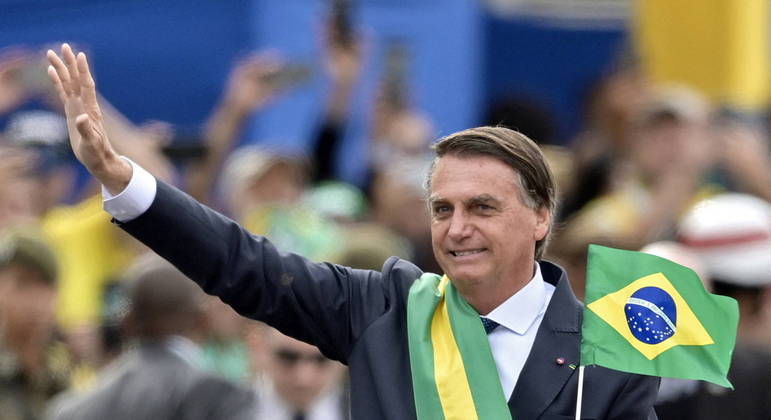 Em discurso no 7 de Setembro, Bolsonaro elogia Auxílio Brasil e queda no preço da gasolina