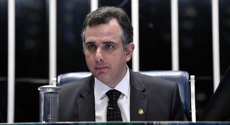 Pacheco diz que vai buscar soluções após suspensão de piso da enfermagem