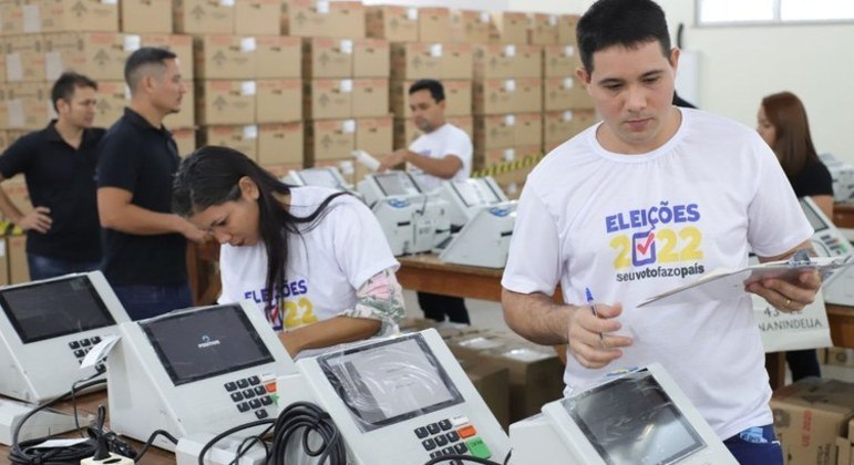 TREs intensificam o preparo das urnas eletrônicas