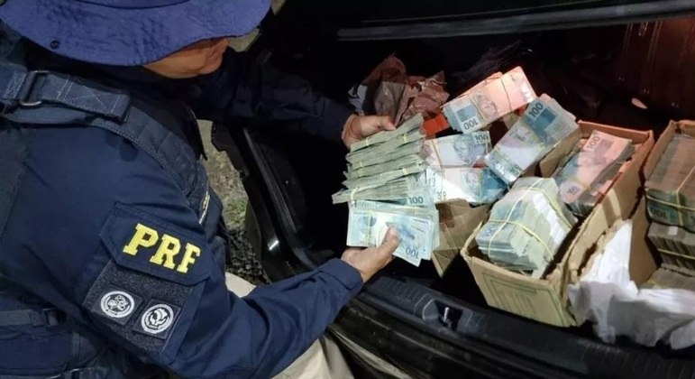 PRF prende homem no Pará com R$ 2,5 milhões encontrados em carro com placa do DF