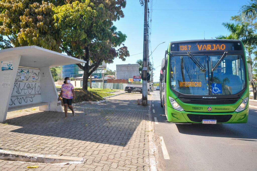 Ibaneis Rocha anuncia reforço no transporte público para o Enem