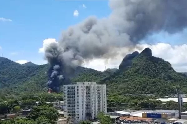 Estúdios da Rede Globo é atingido por incêndio, no Rio de Janeiro