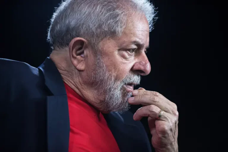 Lula chega a Brasília e terá semana de muitos compromissos