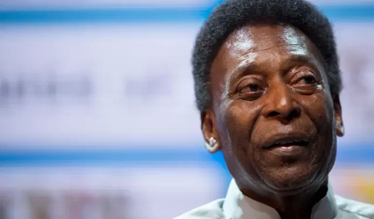 Em tratamento contra câncer, Pelé volta a ser internado