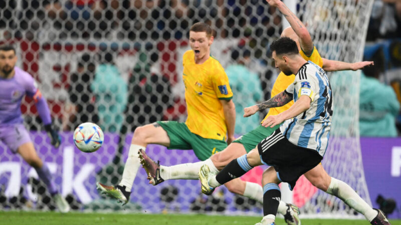 Argentina vence a Austrália (2-1) e vai enfrentar a Holanda nas quartas do Mundial