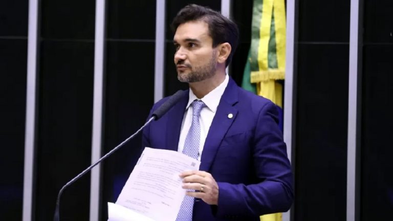 Aliado de Lira deve ser relator da PEC da Transição