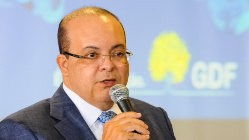 Ibaneis Rocha prorroga contratos temporários da saúde