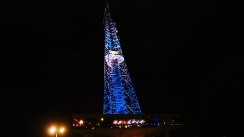 Torre de TV vira ponto do Natal no DF