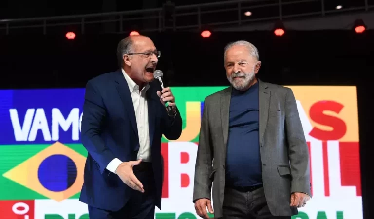 TSE aprova contas de Lula e de Geraldo Alckmin garantindo a diplomação