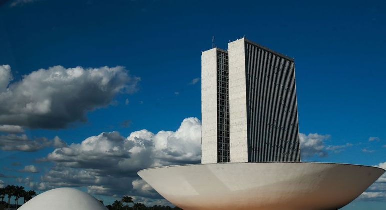 Aumento salarial de presidente, vice, parlamentares e ministros é publicado