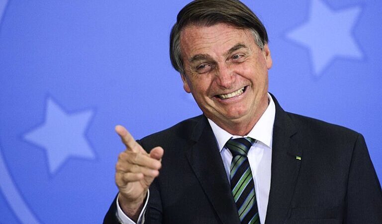 Lira concede aposentadoria parlamentar a Jair Bolsonaro