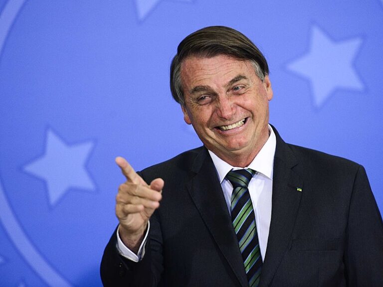 Lira concede aposentadoria parlamentar a Jair Bolsonaro