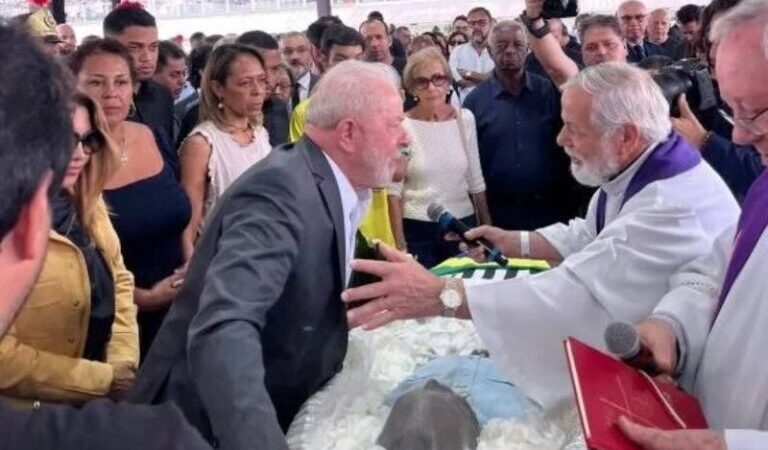 Presidente Lula se despede de Pelé