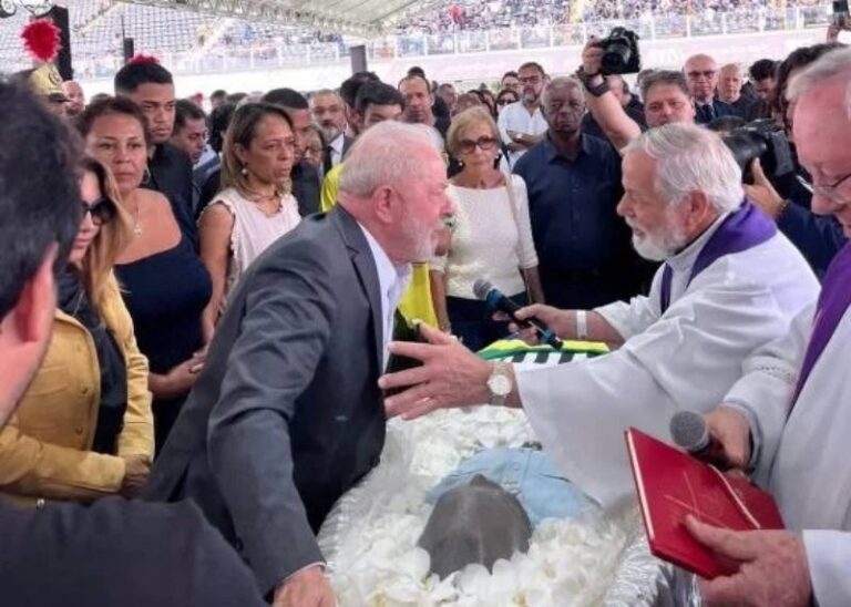 Presidente Lula se despede de Pelé