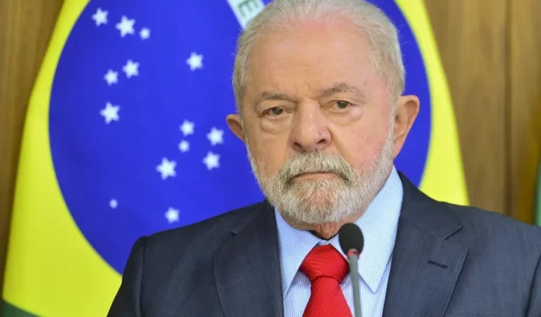 Governo Lula exonera mais cinco militares que atuavam no Planalto