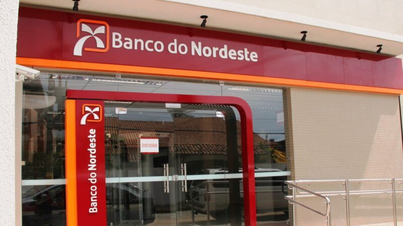 Paulo Câmara aceita convite do presidente Lula para chefiar Banco do Nordeste