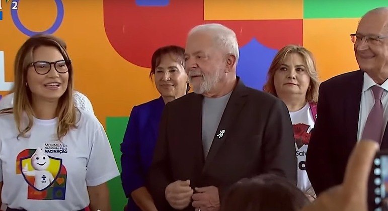 Presidente Lula participa de início da vacinação bivalente contra Covid-19 no DF