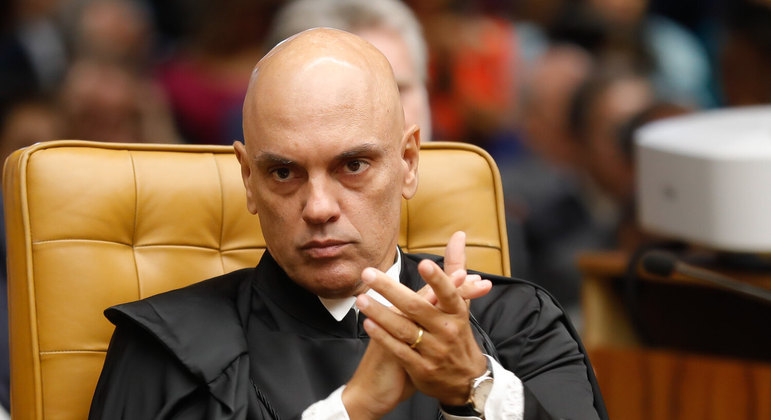 Alexandre de Moraes manda soltar 102 presos por atos extremistas em Brasília