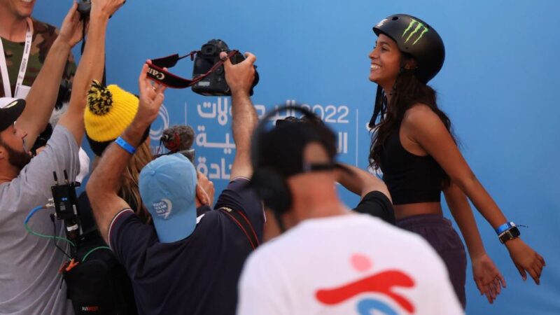 Rayssa Leal supera lesão e é campeã mundial de Skate Street, em Sharjah