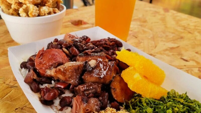 Samba, feijoada e cerveja gelada todo sábado!