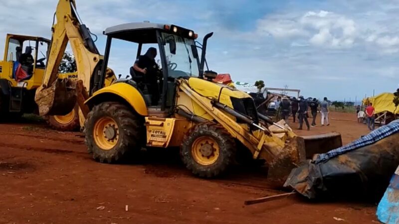 GDF retira famílias de terreno irregular em Santa Maria