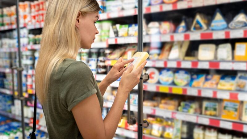 Misturas lácteas se tornam frequentes em prateleiras de supermercados. Consumidor deve ficar atento