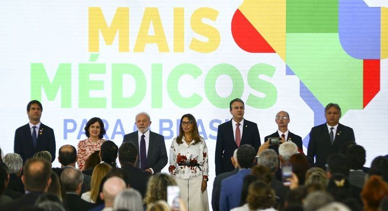 Congresso quer regras mais claras para revalidação de diplomas no novo Mais Médicos