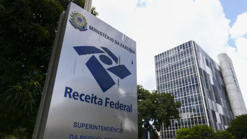 Chefe da Receita anuncia bônus em meio a negociação de ajuste fiscal