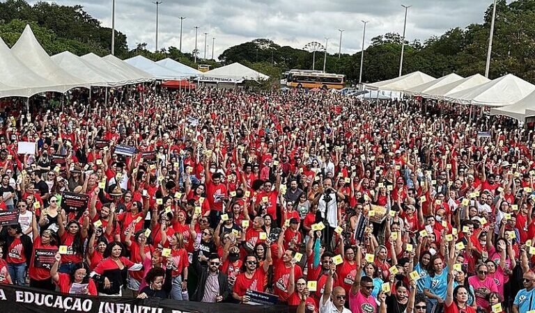 Distritais se mobilizam para tentar evitar greve dos professores