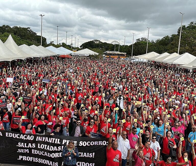 Distritais se mobilizam para tentar evitar greve dos professores