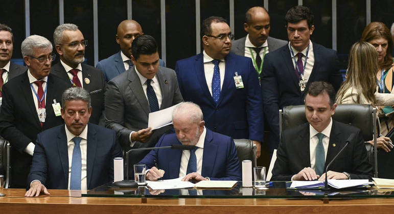 Congresso instala quatro comissões mistas nesta terça para apreciar medidas provisórias de Lula