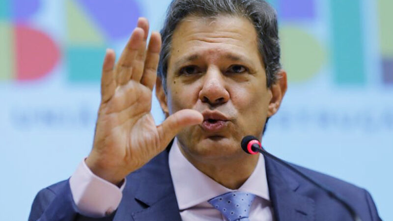 Fernando Haddad liga para senadores e obtém vitória do governo em MP sobre tributação de multinacionais